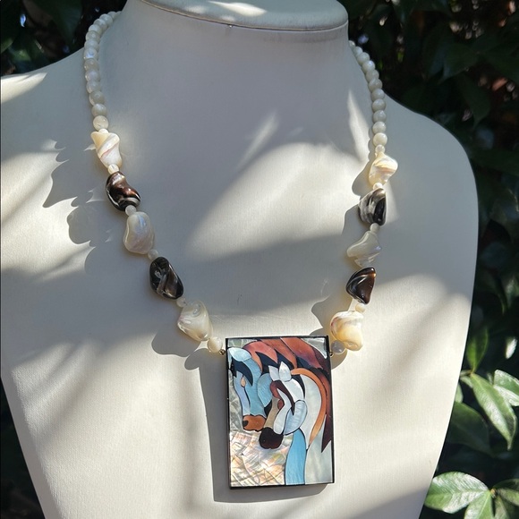 Lee Sands Handcrafted Mother of Pearl Shell Horses 🐎 Pendant Necklace - Picture 5 of 6